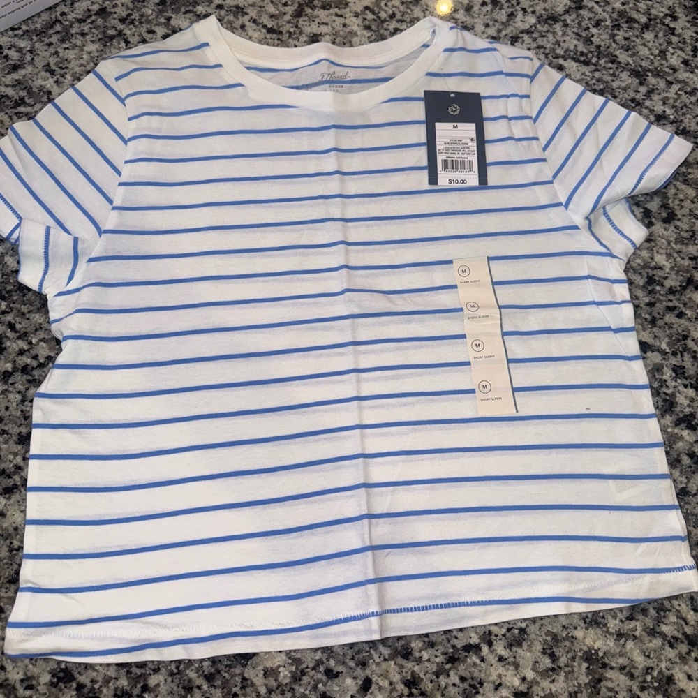 Universal Threads crop t shirt NWT
